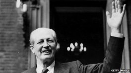 _61389950_3403548_macmillan_wave_hulton_getty